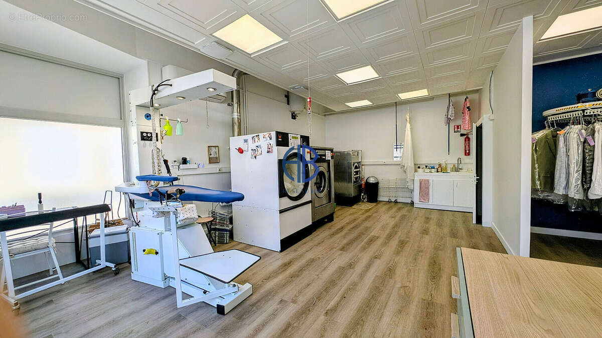 Commerce à SAINT-ETIENNE-DE-SAINT-GEOIRS