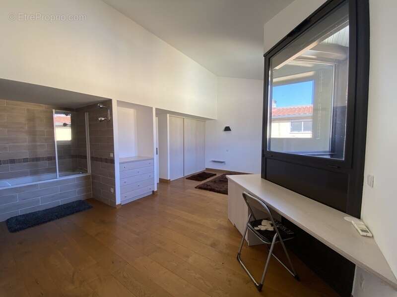 Dpt Pyrénées Orientales (66), à vendre proche LE SOLER Maison 5 pièces 169 m² garage, cour, jacuzzi - photo 9