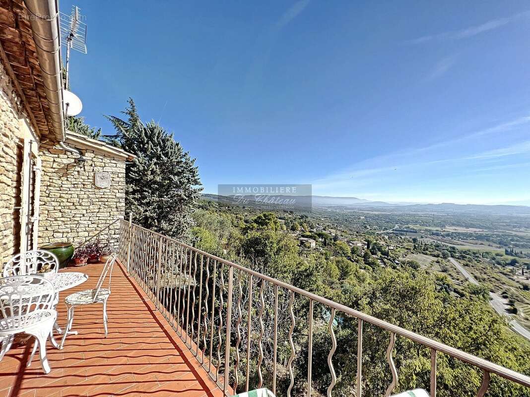 Maison à GORDES