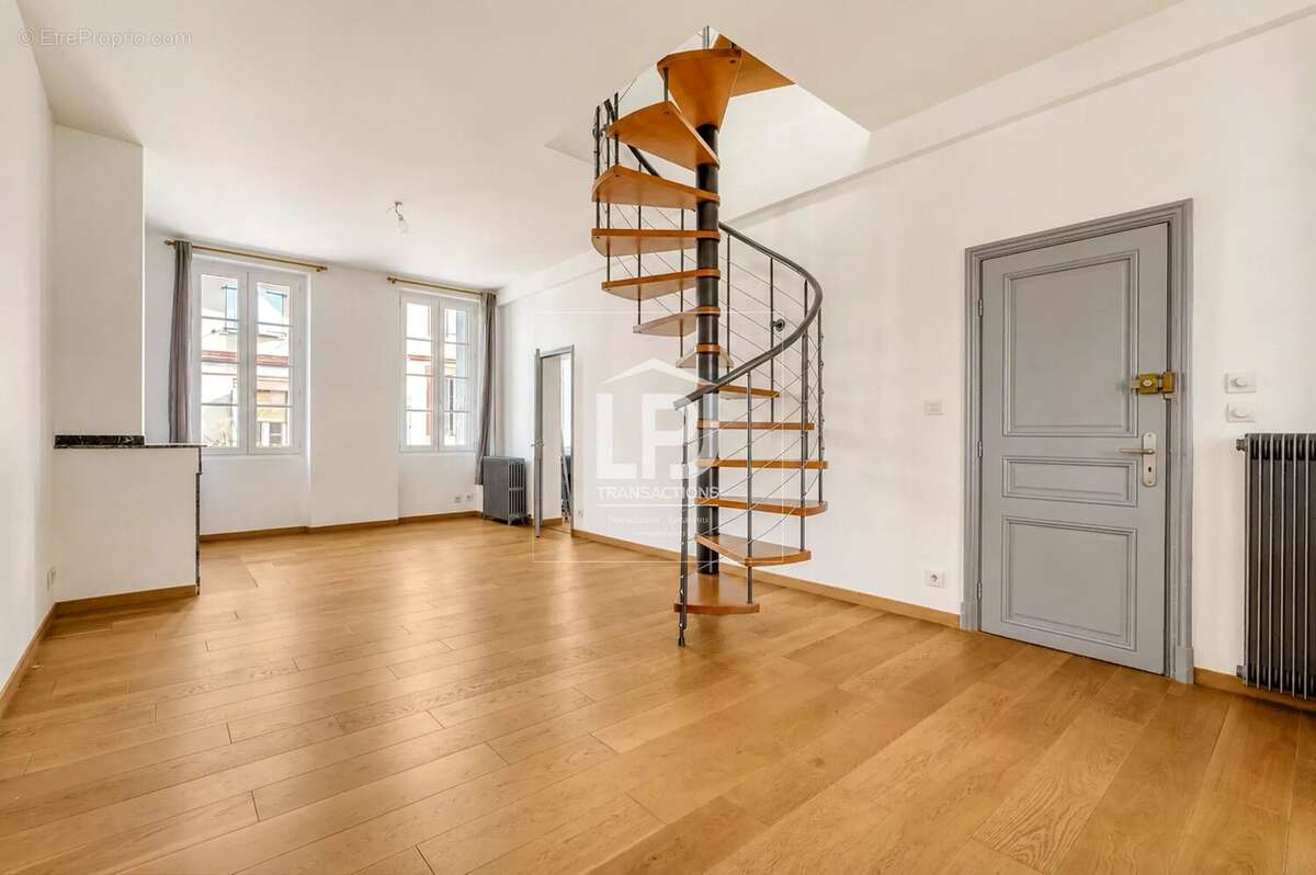 Bel appartement traversant T3 de 90 m² – Duplex, dernier étage – Petite copropriété, calme, quartier Marengo / La Colonne - photo 3