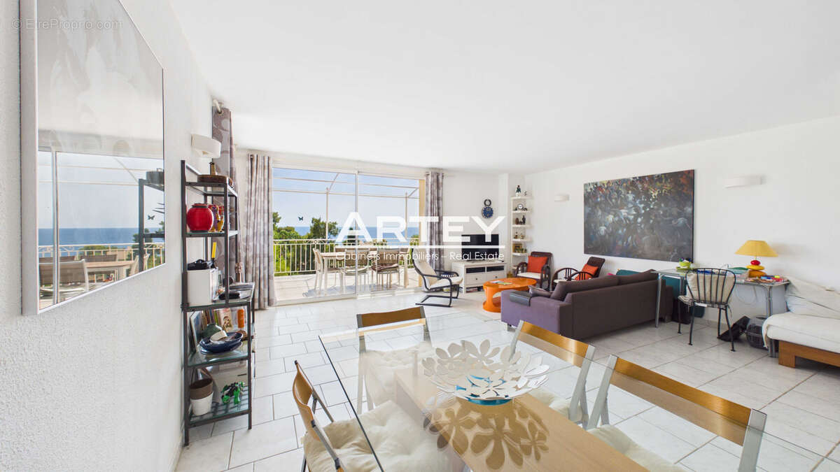 Appartement 93 m2 - proche du port - Très belle Vue Mer - Grand séjour - 3 chambres - terrasse - Garage - 3 pl - photo 2