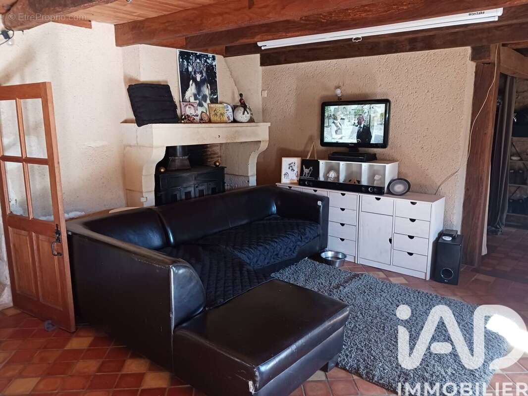Maison 190 m² à Champagne-Saint-Hilaire  - photo 5