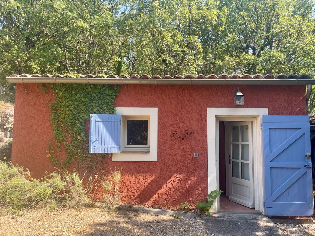 À vendre – Maison avec piscine et grand terrain arboré à Saignon (84400) - photo 6
