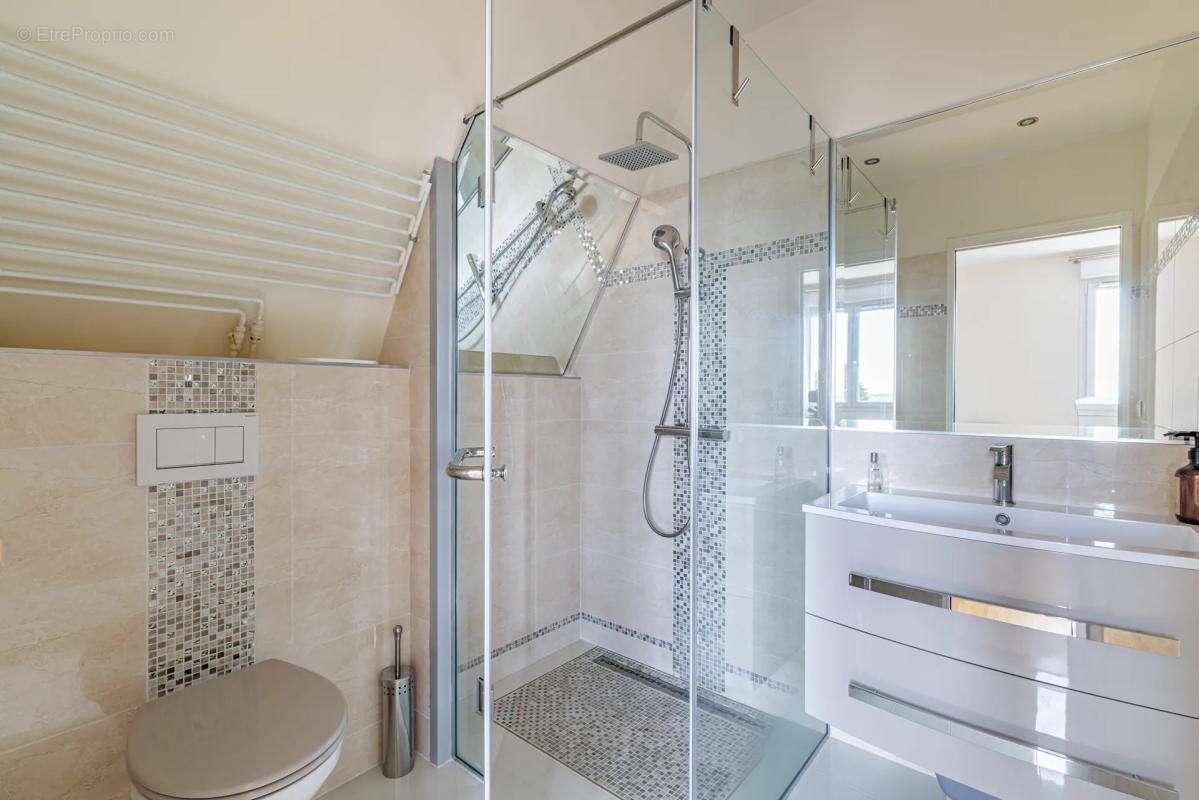 Maison à CHENNEVIERES-SUR-MARNE