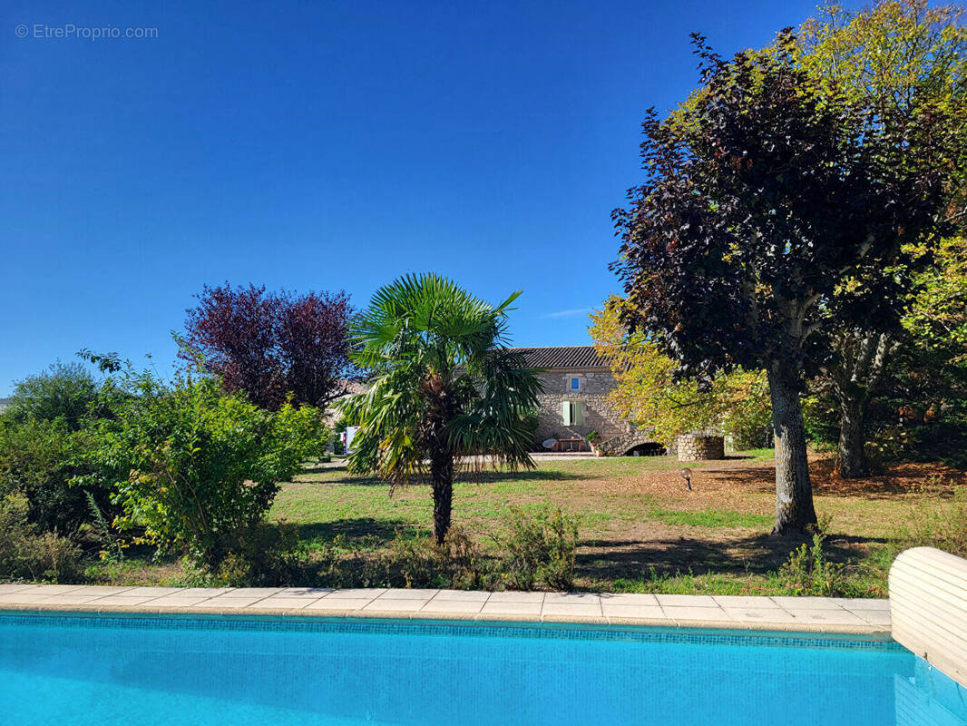 Maison à LUPE