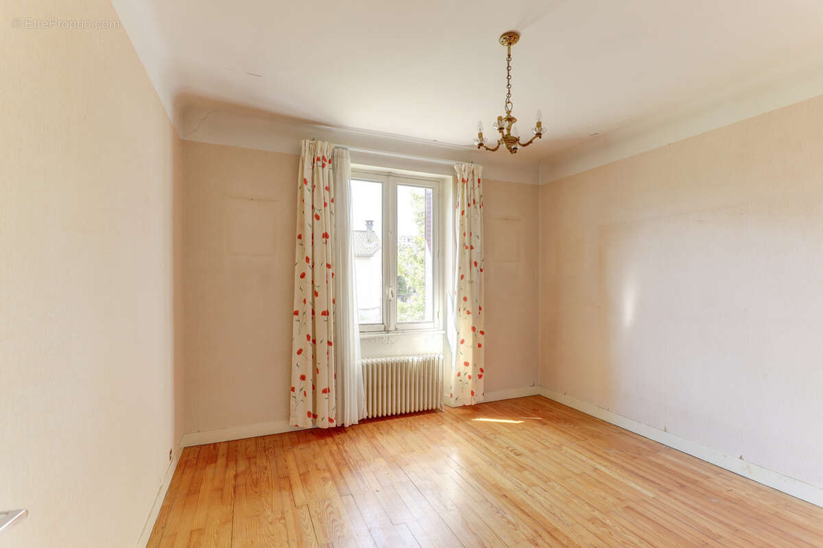 Maison à PERIGNAT-LES-SARLIEVE