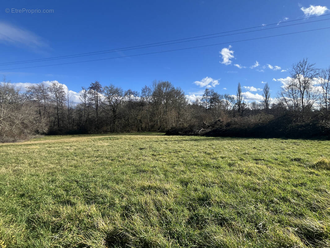 Terrain à LAVEYSSIERE