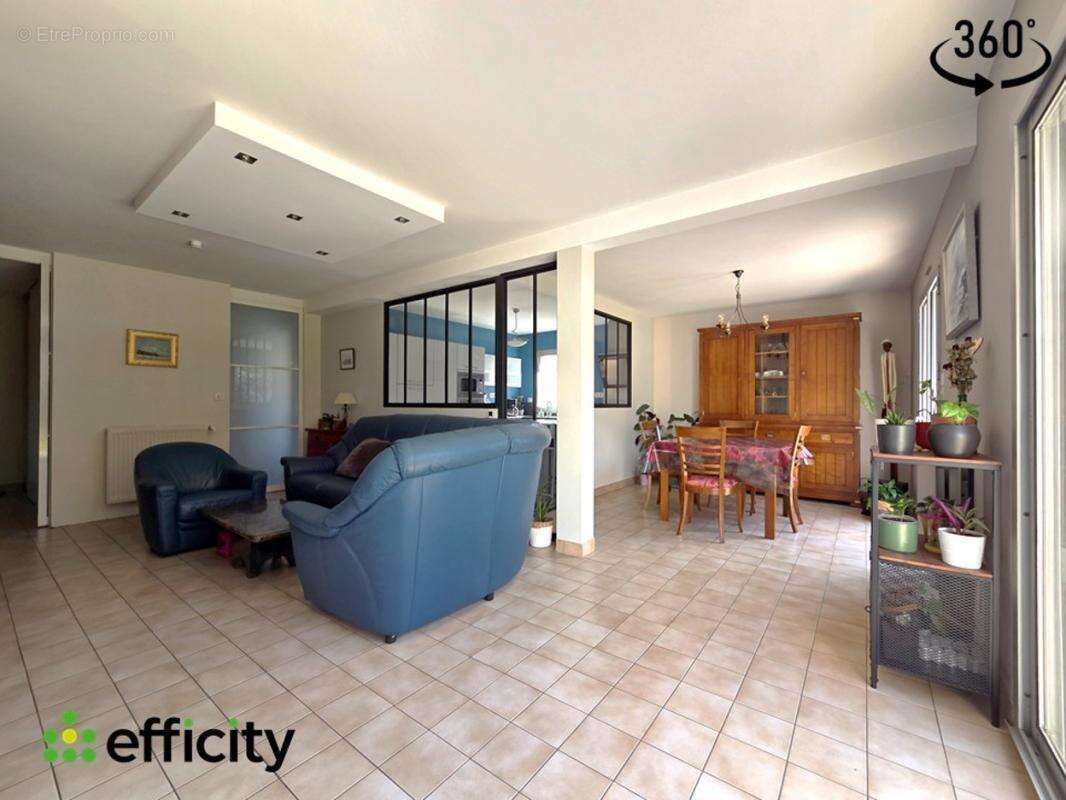 Maison à LA CHAPELLE-DES-FOUGERETZ