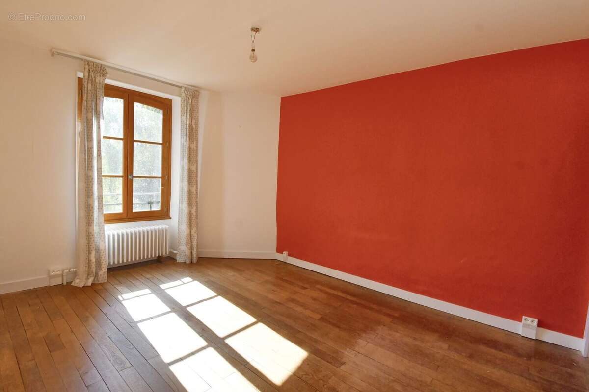 Maison à OUROUX-EN-MORVAN