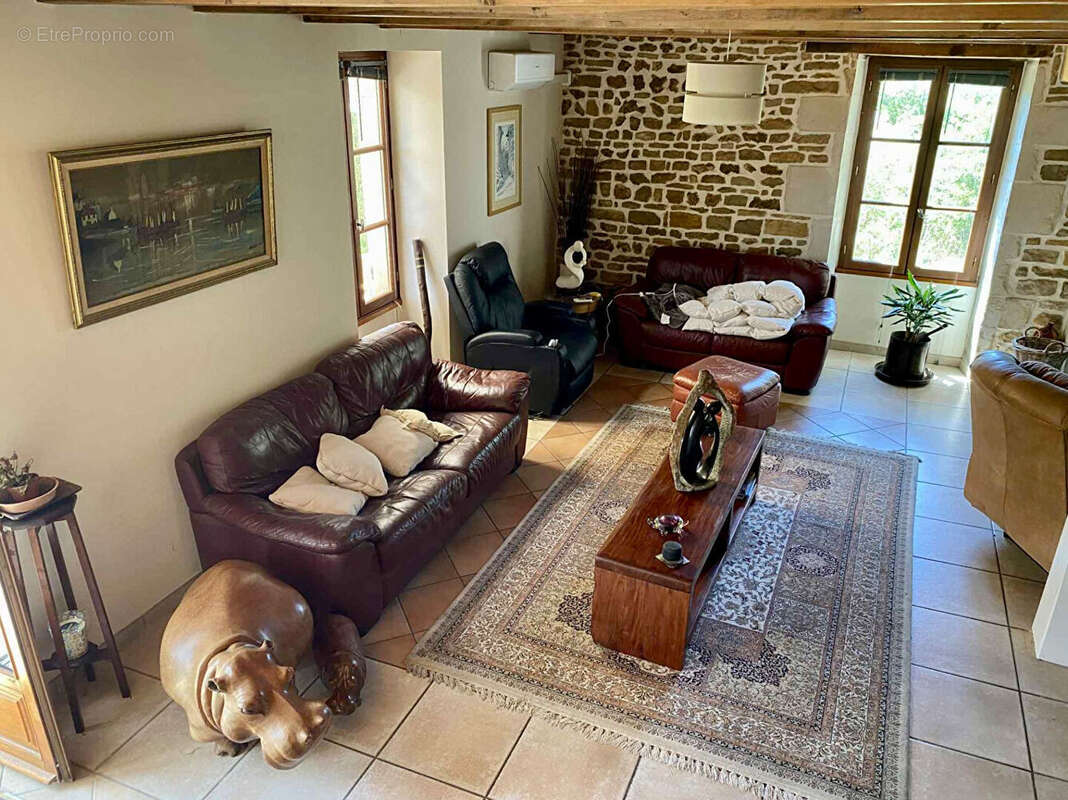 Maison à CHAMPAGNE-MOUTON