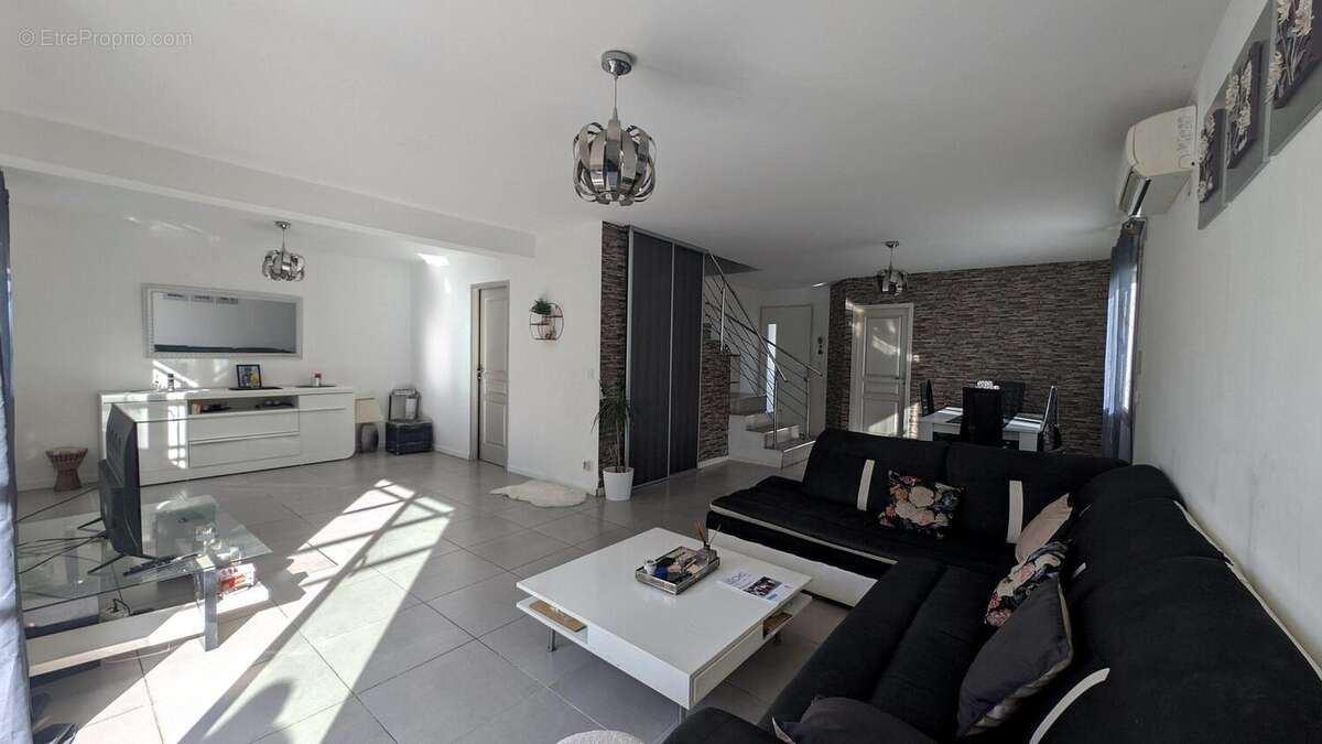 Maison à SAINT-MATHIEU-DE-TREVIERS