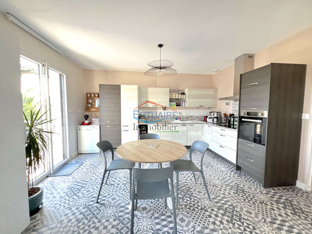 Maison 220 m² à Saint-Nazaire  - photo 4