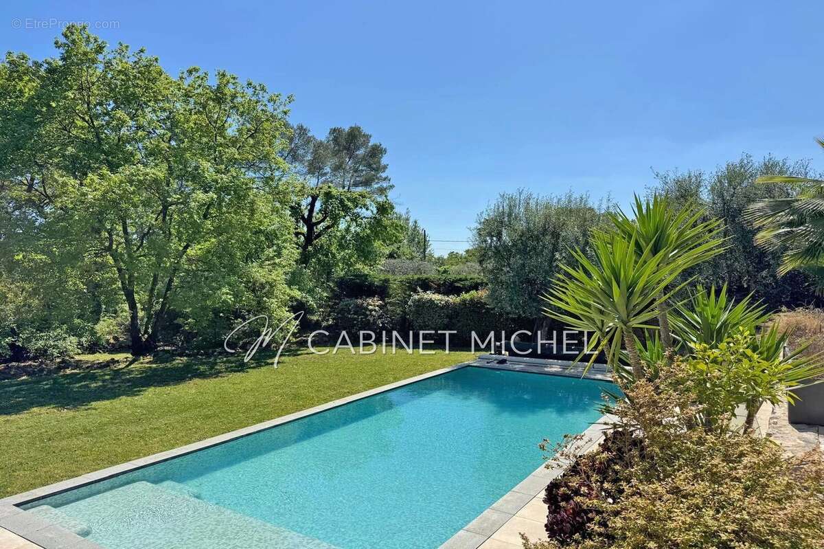 Maison à ROQUEFORT-LES-PINS