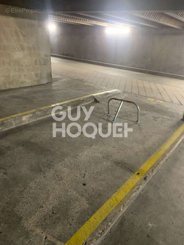 Parking à PARIS-20E