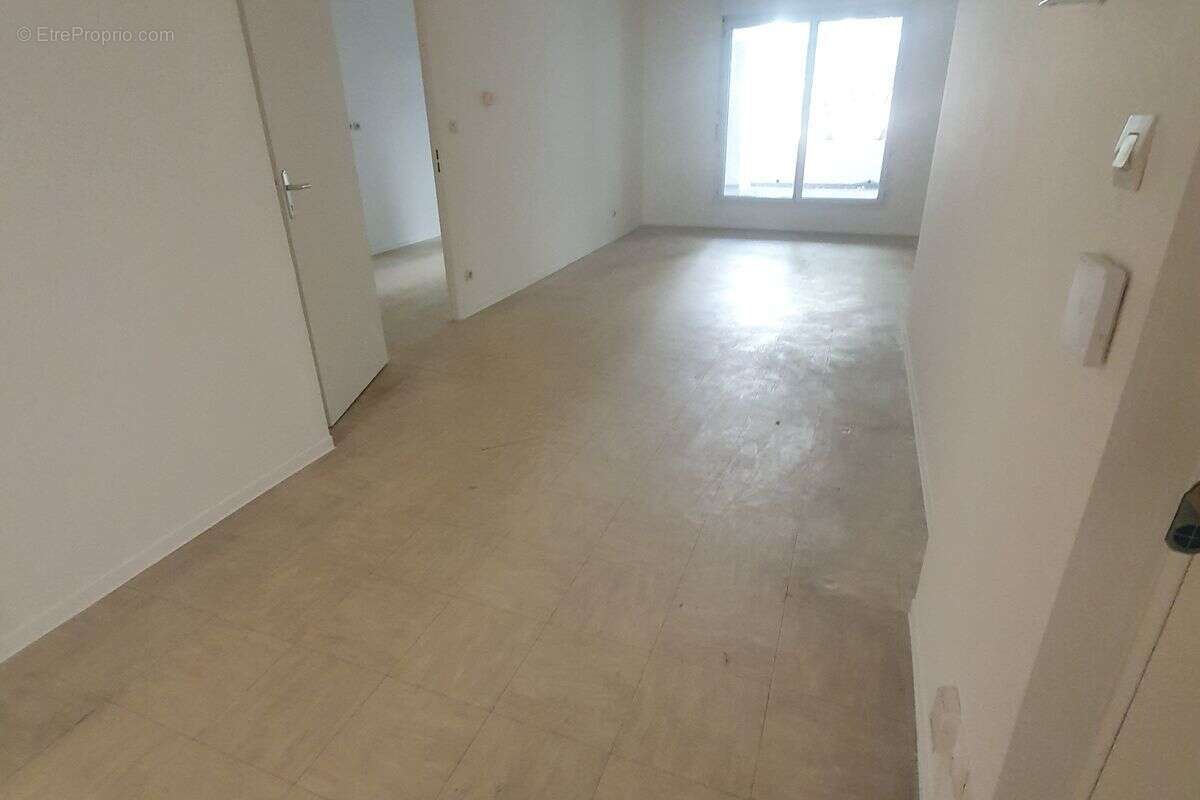 Belle opportunité E02150116L- Spacieux T3 de 76m² possibilité T4 en RDC avec terrasse de 38m² vue sur jardin - photo 5