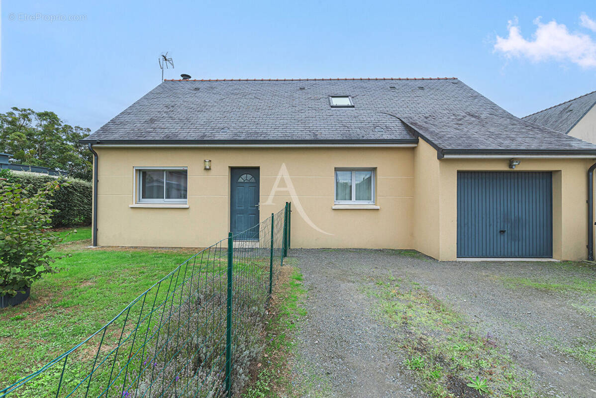 Maison à SOULAIRE-ET-BOURG