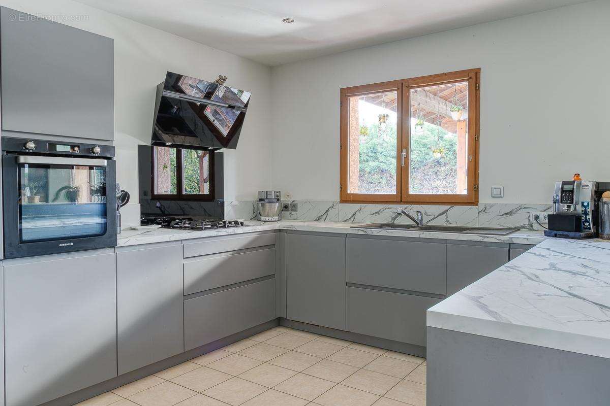 Maison 160 m² à Auberives-Sur-Vareze  - photo 9