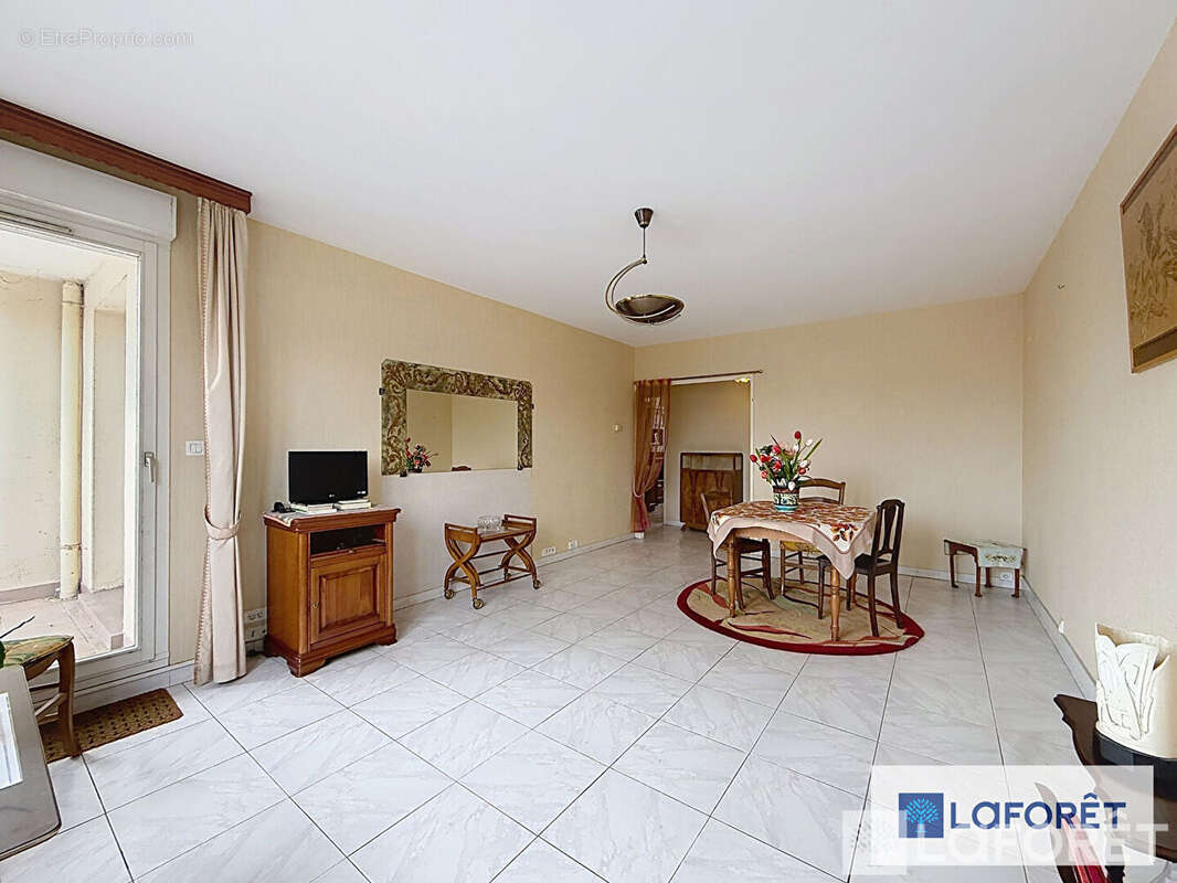 Appartement à LE PLESSIS-TREVISE