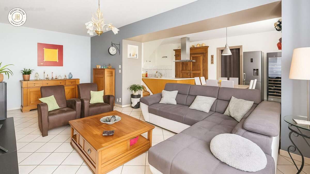 Maison à MONTROTTIER