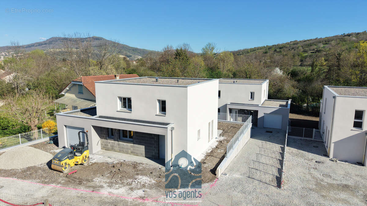 Maison à LES MARTRES-DE-VEYRE