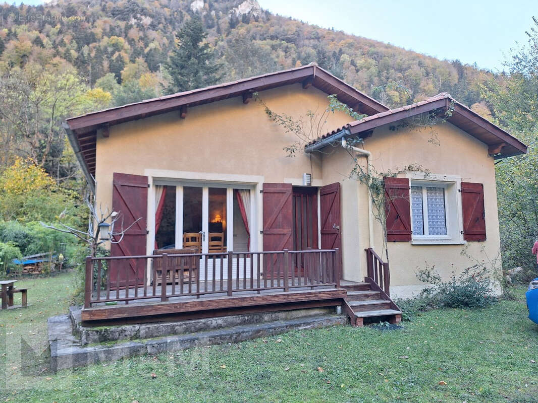 Maison à BESSEDE-DE-SAULT