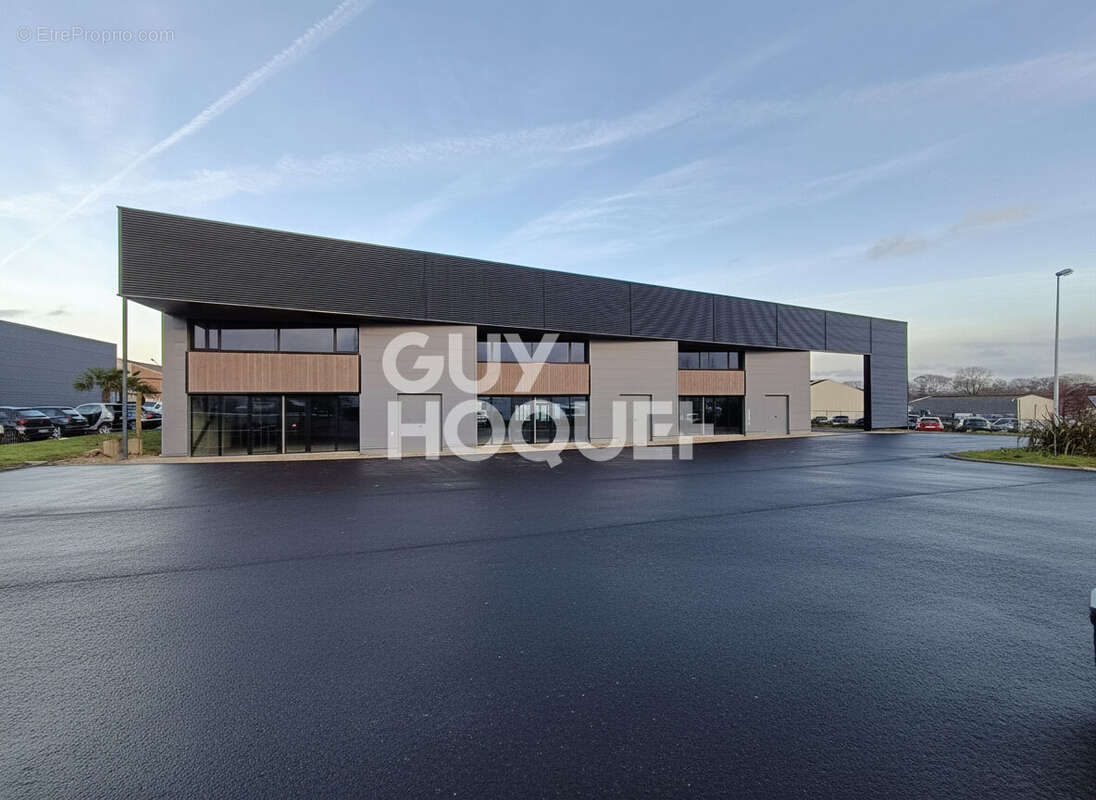Local d'activité // BUREAUX // Taden 300 m2 top emplacement - photo 2