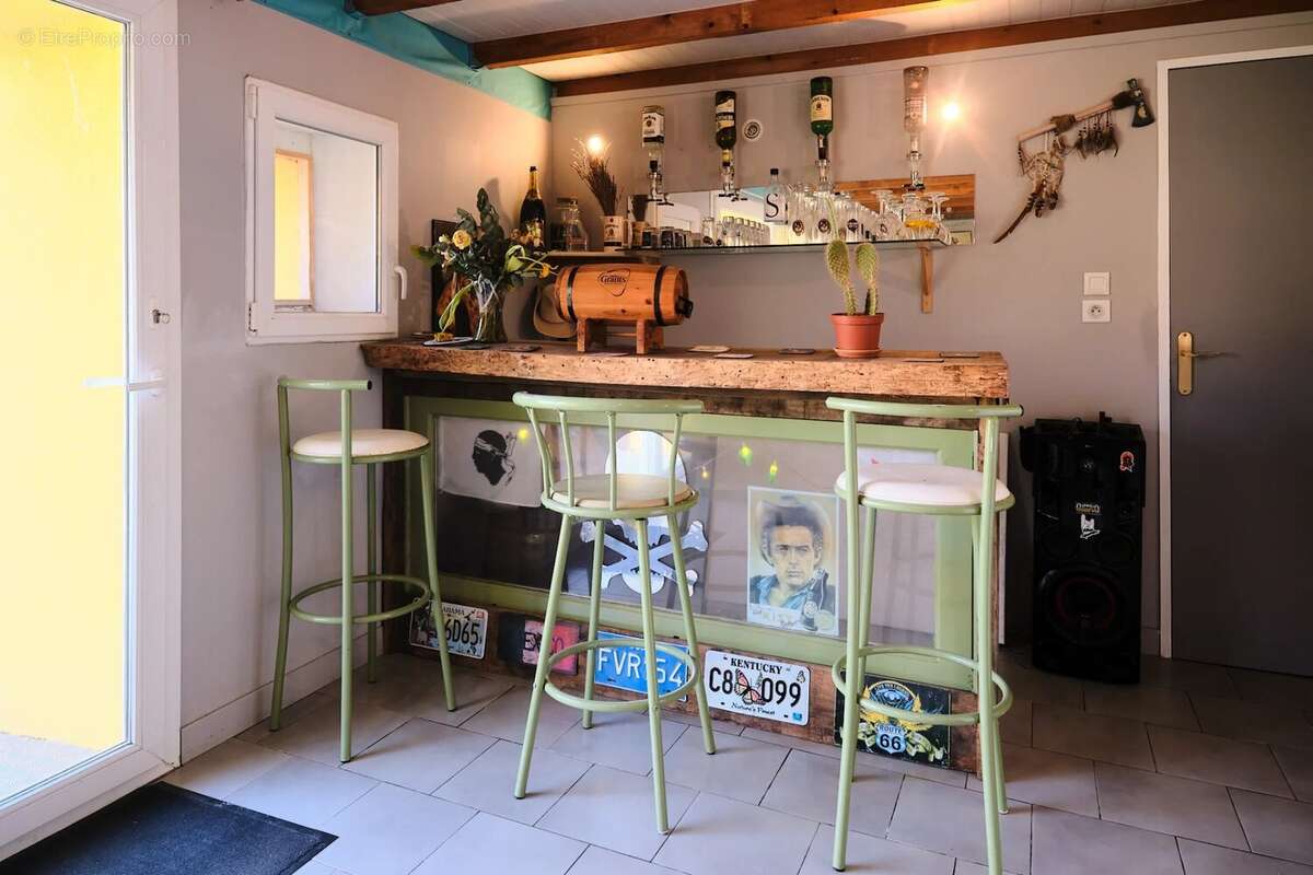 Maison en pierre écoénergétique avec potentiel de revenus, piscine et superbes jardins - photo 5