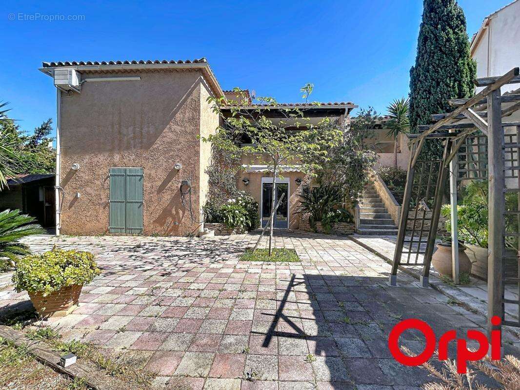 Maison à SIX-FOURS-LES-PLAGES