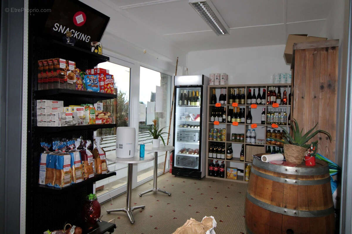 Commerce 230 m² à Lanvallay  - photo 2