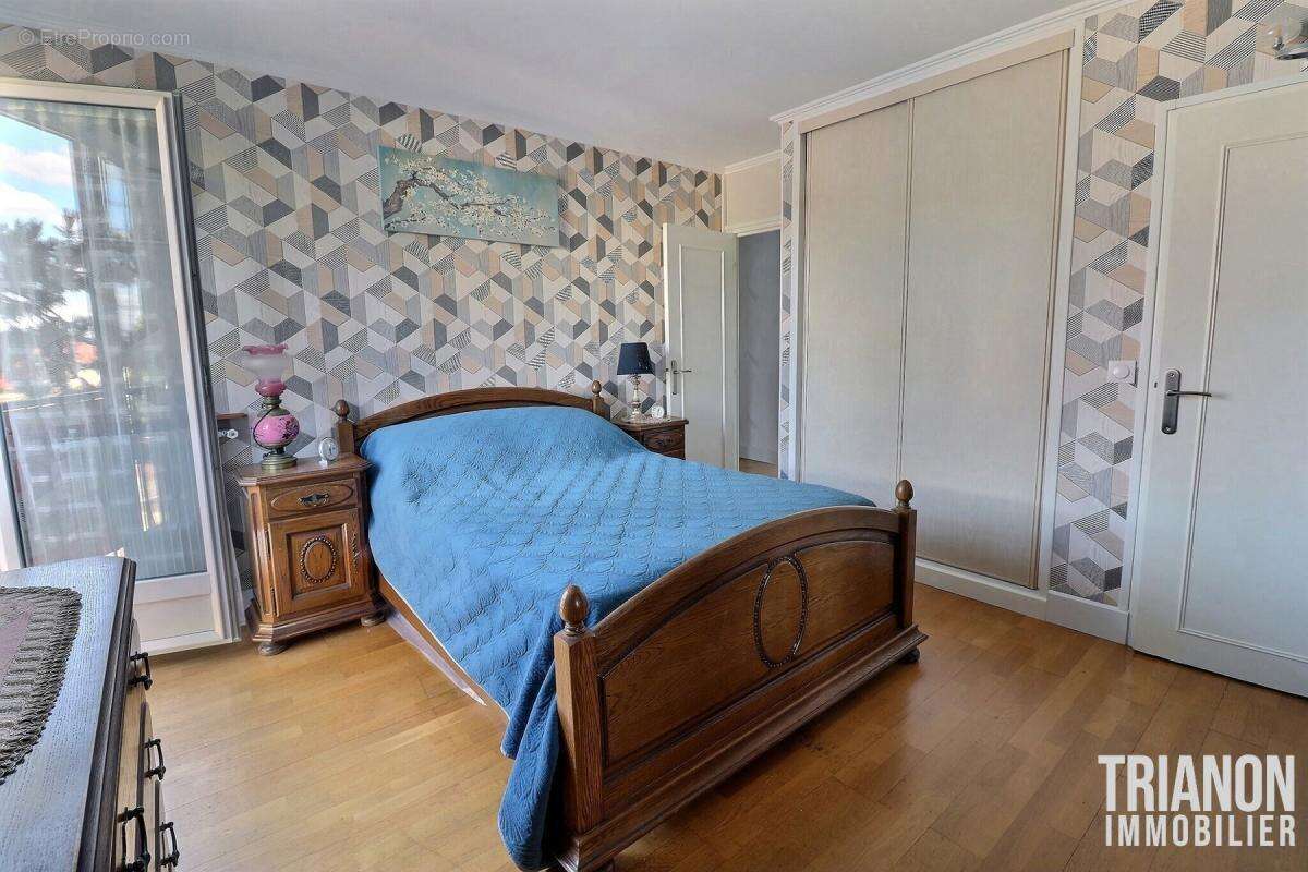 Appartement à LES CLAYES-SOUS-BOIS