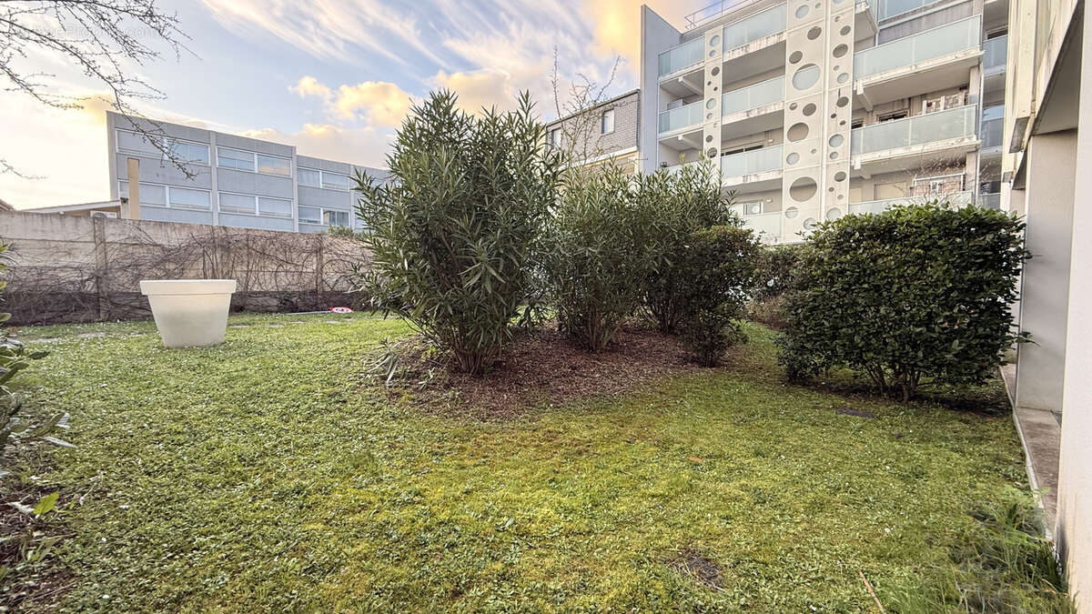 À Mérignac, appartement à vendre avec LA BOUTIQUE DU PATRIMOINE - photo 13