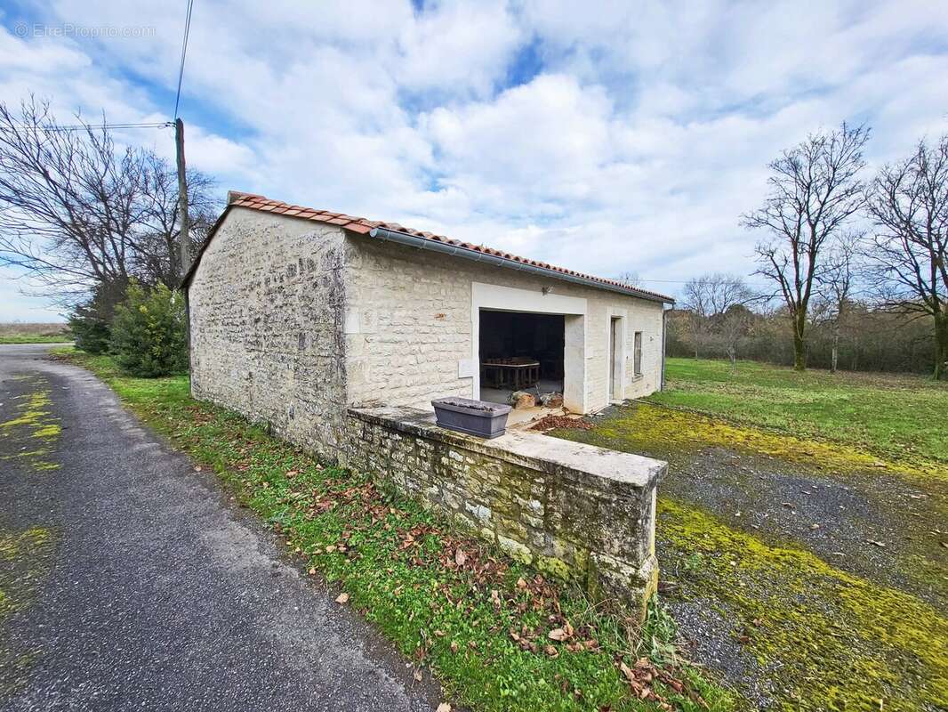 Élégante maison de maître charentaise avec grande piscine chauffée - photo 9