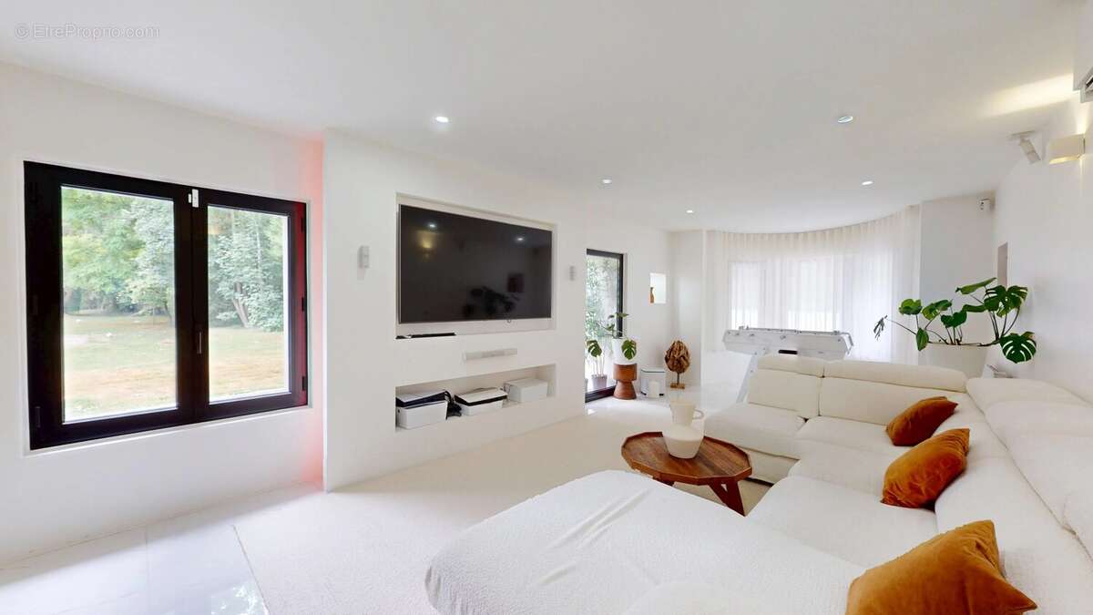 Maison 170 m² à Charmentray  - photo 3