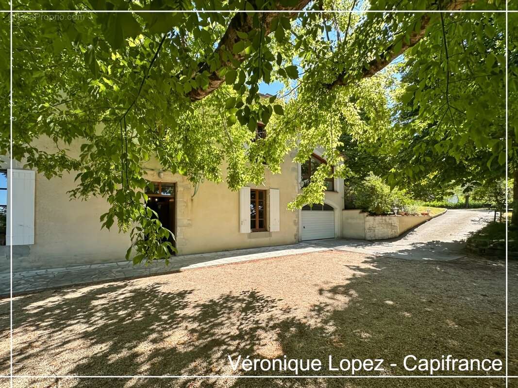 Agen, à seulement 6kms, authentique maison en pierre de 203m² avec grand terrain, garage et cave - photo 15