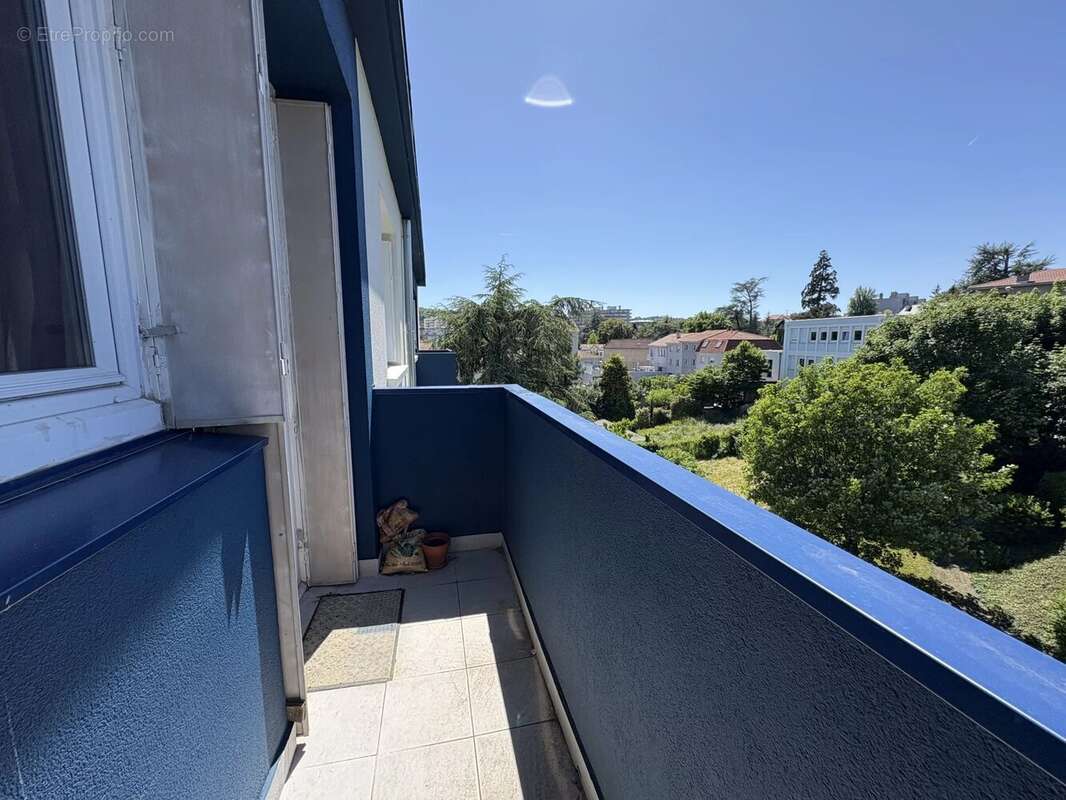 Appartement à SAINT-PRIEST-EN-JAREZ