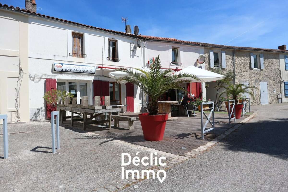 Commerce à LA JARRIE