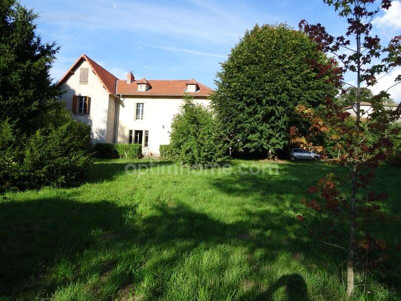 Maison à LE BRUGERON