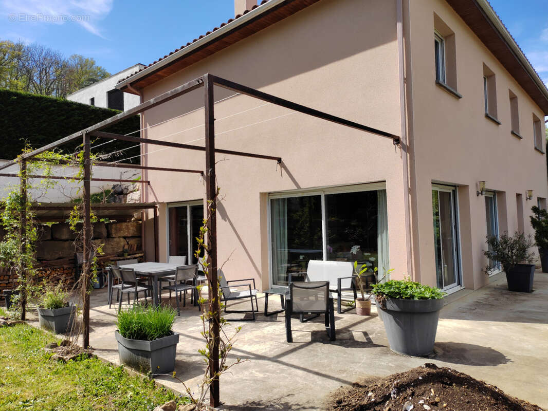 Maison à CHARBONNIERES-LES-BAINS