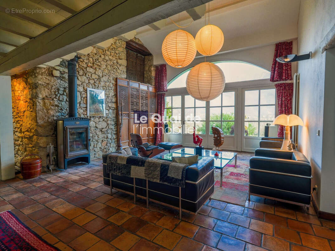 Maison à VEUREY-VOROIZE