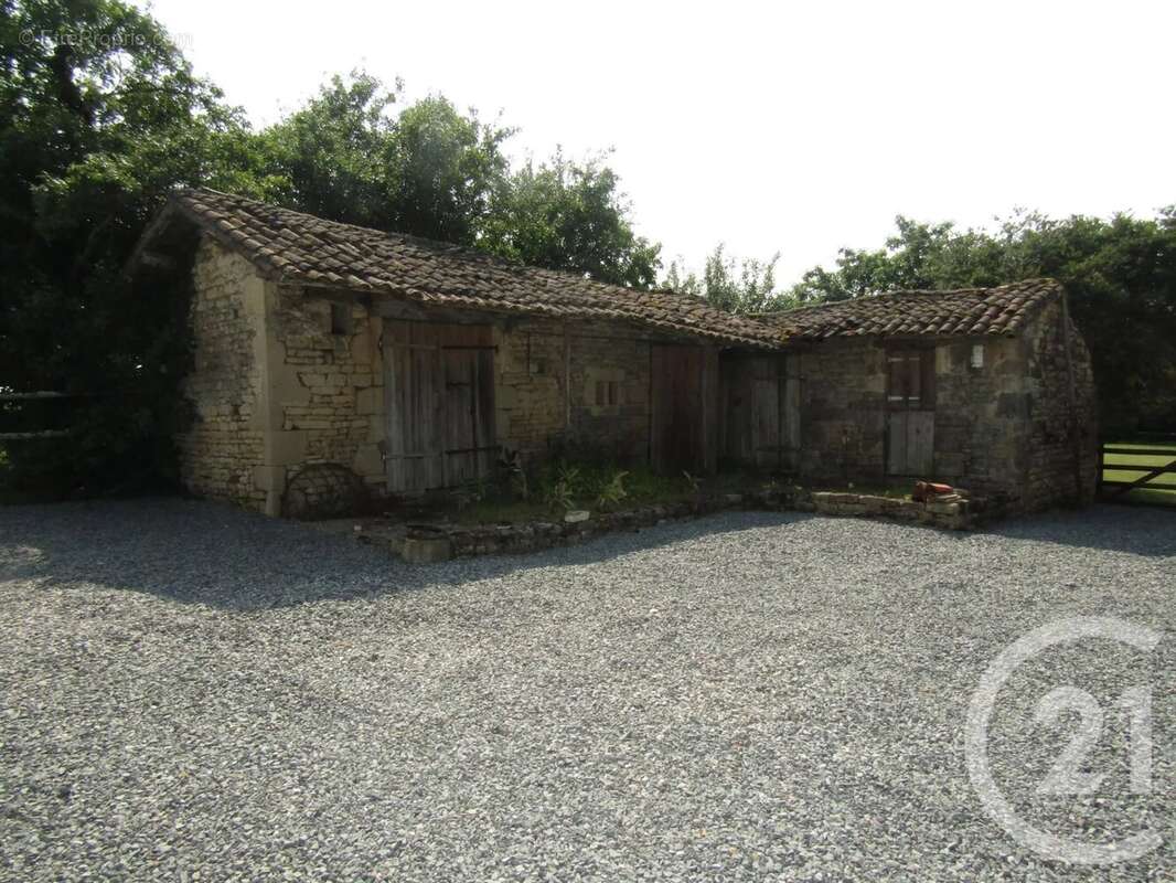 Maison à SAINT-COUTANT