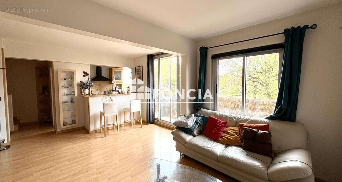 Appartement à FRESNES