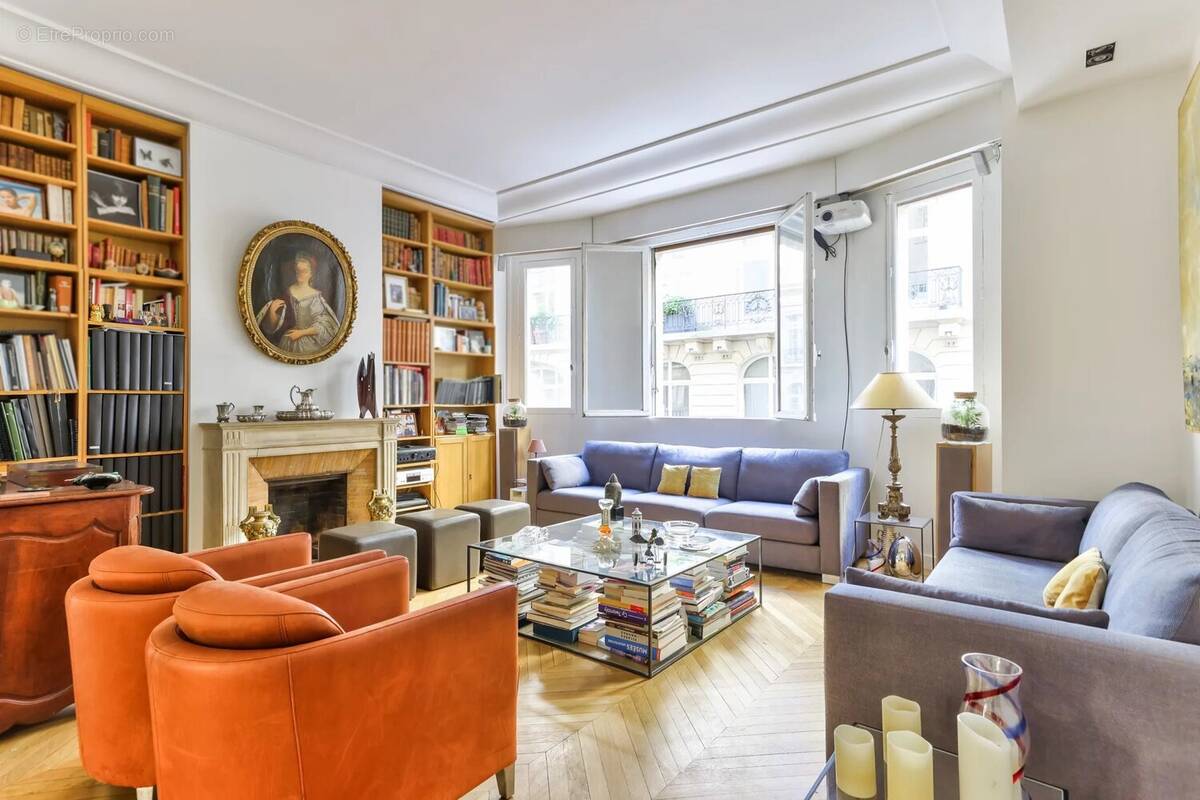 Appartement à PARIS-16E