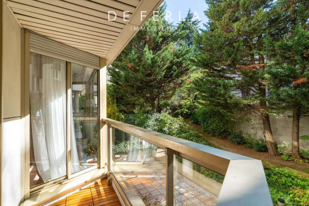 Appartement à PARIS-15E
