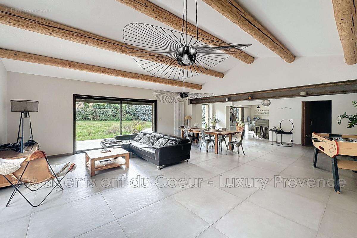 Maison à SIMIANE-COLLONGUE