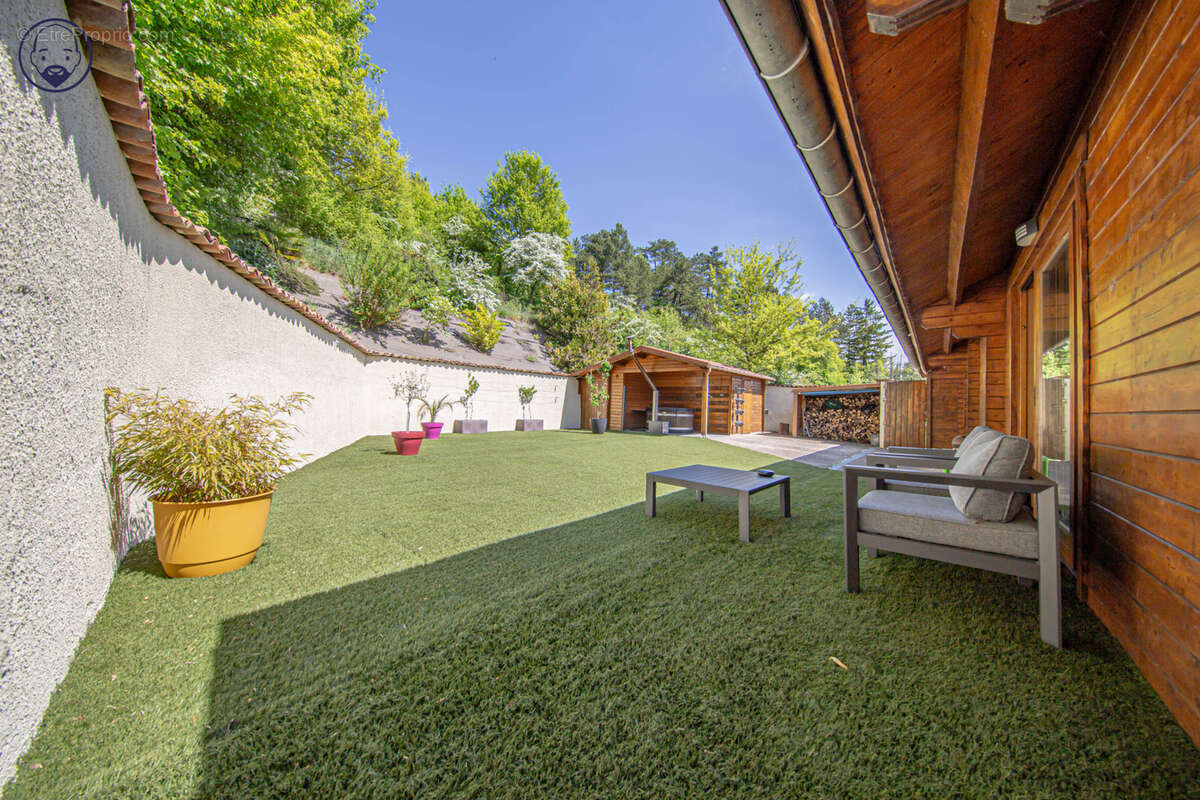 Chalet lumineux avec terrasse et dépendance - photo 13