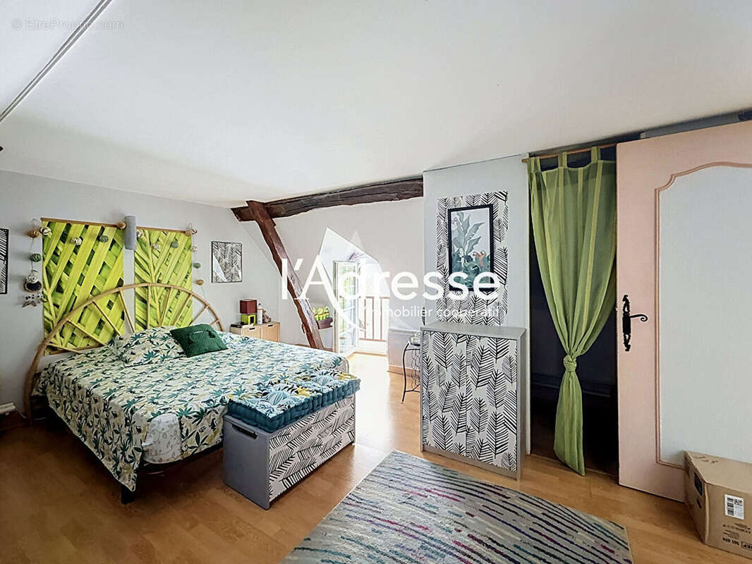 Maison de bourg à vendre à Truyes. - photo 9