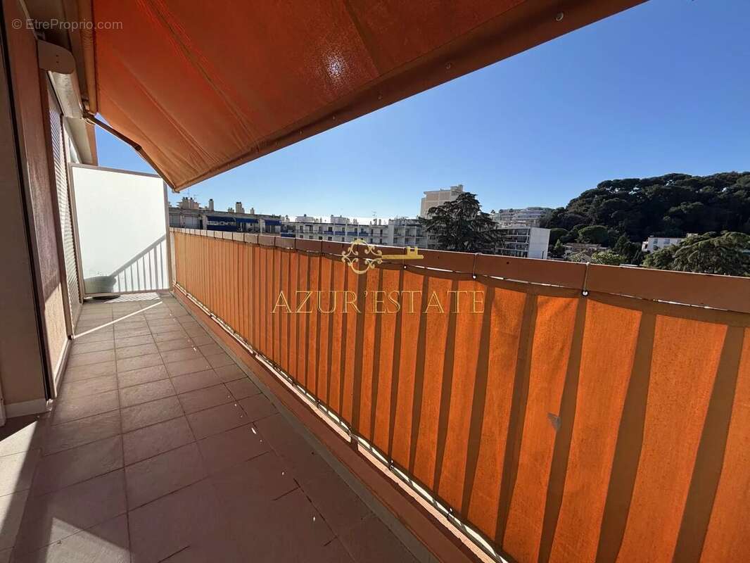 Appartement à SAINT-LAURENT-DU-VAR
