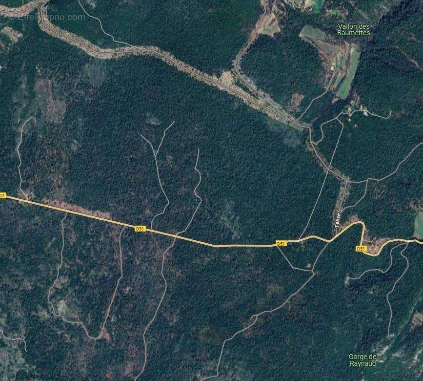   - Terrain à CHATEAUDOUBLE