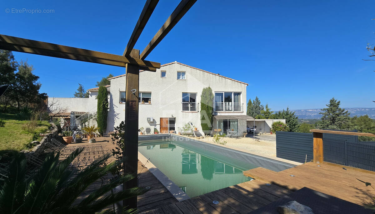 Maison à VERNEGUES