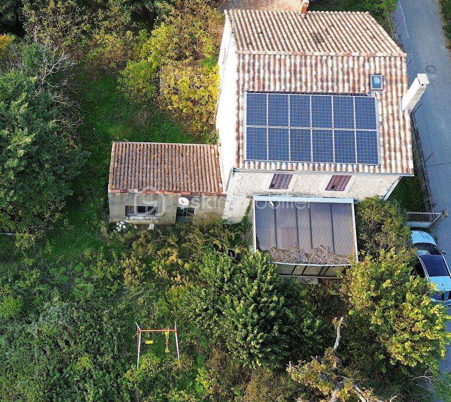 A vendre maison avec un jardin et 2 places de parking sur Vernègues - photo 3